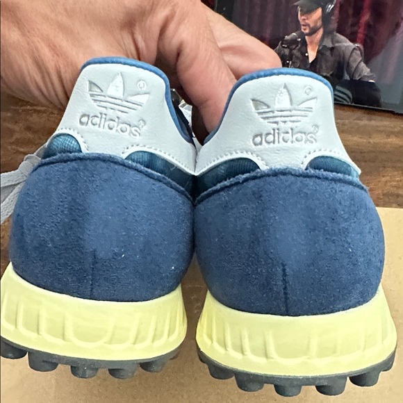 Adidas Men's Trx Vintage Sneakers - Picture 8 of 9